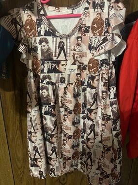 Elvis Presley Patterned Short Sleeve Ruffle Dress in Cream and Brown